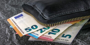 Επιταγή ακρίβειας: Πράσινο φως για τους ανέργους του ΟΑΕΔ – ΔΥΠΑ, κάποιοι «κόβονται» – Δες εάν παίρνεις την επιταγή