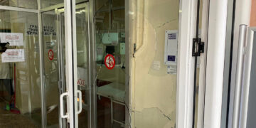 Άνδρας με λοστό τα έκανε “γυαλιά καρφιά” στο Κέντρο Υγείας Κοζάνης – Συνελήφθη από την Αστυνομία