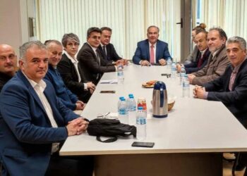 Συνάντηση φορέων Καστοριάς – Φλώρινας με τον Ν. Παπαθανάση με σκοπό την έκδοση προγράμματος στήριξης για τις επιχειρήσεις