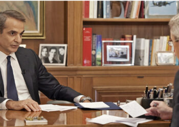 Κυριάκος Μητσοτάκης: «Ντροπή και αίσχος να λένε ότι παρακολουθώ υπουργούς μου»