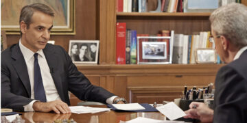 Κυριάκος Μητσοτάκης: «Ντροπή και αίσχος να λένε ότι παρακολουθώ υπουργούς μου»