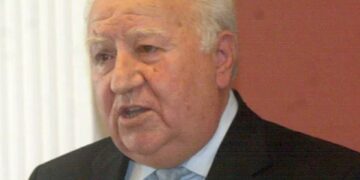 Πέθανε ο σεισμολόγος Βασίλης Παπαζάχος σε ηλικία 92 ετών