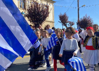 Θερμό χειροκρότημα στην παρέλαση στη Σιάτιστα για την 110η Επέτειο Απελευθέρωσης – Πολλές φωτογραφίες!