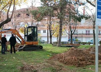 Έργα ηλεκτροφωτισμού στο “Πάρκο Μελανοφρύδη” της Πτολεμαΐδας (ρεπορτάζ της Κούλας Πουλασιχίδου)