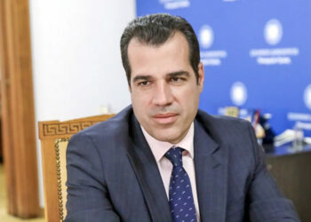 Πλεύρης: Από 1ης Ιανουαρίου επιστρέφουν οι ανεμβολίαστοι υγειονομικοί