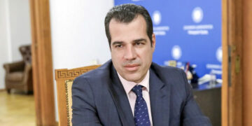 Πλεύρης: Από 1ης Ιανουαρίου επιστρέφουν οι ανεμβολίαστοι υγειονομικοί