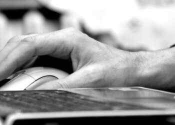 Ποιοι και πότε δικαιούνται τηλεργασία στους δήμους, στο δημόσιο και ιδιωτικό τομέα