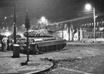 «Εδώ Πολυτεχνείο»: Η φωνή πίσω από την ιστορικότερη φράση της 17 Νοεμβρίου