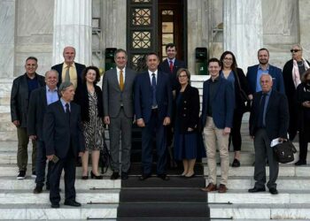 Οι εκπρόσωποι των πολιτιστικών συλλόγων της ΠΕ Κοζάνης βρέθηκαν στη Βουλή -Με πρωτοβουλία Στ. Κωνσταντινίδη