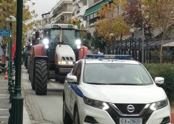 Πτολεμαίδα: Διαμαρτυρία του Αγροτοκτηνοτροφικού Συλλόγου – Η πορεία των τρακτέρ στο κέντρο της πόλης (Video+Φώτο)