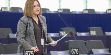 Σε αναστολή τα κονδύλια για την Ουγγαρία – Μαρία Σπυράκη στο Ευρωκοινοβούλιο: Η ΕΕ δεν εκβιάζεται