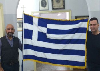 Μια ελληνική σημαία εξαιρετικής ποιότητας δώρισε ο Μητροπολίτης Κοζάνης στην «ΠΑΝΔΩΡΑ»