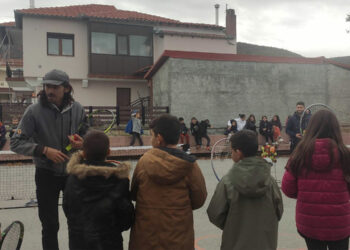 Στο νηπιαγωγείο και το Δημοτικό σχολείο Ασβεστόπετρας βρέθηκε σήμερα ο Όμιλος Αντισφαίρισης Πτολεμαϊδας