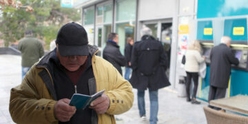 «Τέλος» στις μειωμένες συντάξεις πριν τα 62 για τους δημοσίους υπαλλήλους, ποιοι εξαιρούνται