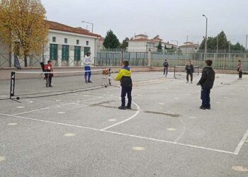 Ο Όμιλος Αντισφαίρισης Πτολεμαΐδας στον Οικισμό Καρδιάς και το 12ο Δημοτικό Σχολείο