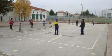 Ο Όμιλος Αντισφαίρισης Πτολεμαΐδας στον Οικισμό Καρδιάς και το 12ο Δημοτικό Σχολείο