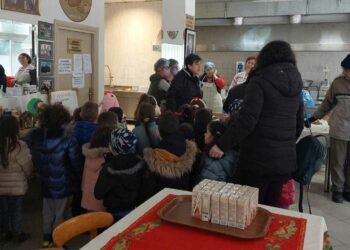 Τη συγκομιδή των προϊόντων του Σχολικού τους Θερμοκηπίου, προσέφεραν στο Χριστιανικό Φιλανθρωπικό Σύλλογο ” Ο ΚΑΛΟΣ ΣΑΜΑΡΕΙΤΗΣ ” Πτολεμαΐδας, οι μαθητές του 10ου Νηπιαγωγείου Πτολεμαΐδας!