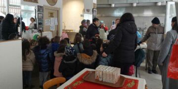 Τη συγκομιδή των προϊόντων του Σχολικού τους Θερμοκηπίου, προσέφεραν στο Χριστιανικό Φιλανθρωπικό Σύλλογο ” Ο ΚΑΛΟΣ ΣΑΜΑΡΕΙΤΗΣ ” Πτολεμαΐδας, οι μαθητές του 10ου Νηπιαγωγείου Πτολεμαΐδας!