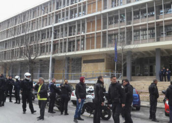 Θεσσαλονίκη-ΤΩΡΑ: Τηλεφώνημα για βόμβα στα Δικαστήρια-Εκκενώνεται το κτίριο (ΦΩΤΟ-VIDEO)