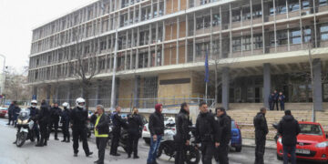 Θεσσαλονίκη-ΤΩΡΑ: Τηλεφώνημα για βόμβα στα Δικαστήρια-Εκκενώνεται το κτίριο (ΦΩΤΟ-VIDEO)