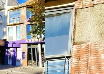 Κοζάνη: Έπεσε μεγάλο κομμάτι από τοίχο στον κεντρικό πεζόδρομο