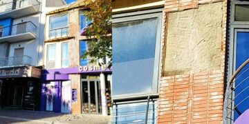 Κοζάνη: Έπεσε μεγάλο κομμάτι από τοίχο στον κεντρικό πεζόδρομο