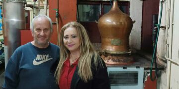 “Ιεροτελεστία” η απόσταξη του τσίπουρου στο ιστορικό παραδοσιακό ΚΑΖΑΝΙ του Στέργιου Οικονομάκη της  Πτολεμαΐδας ! (ρεπορτάζ της Κούλας Πουλασιχίδου)