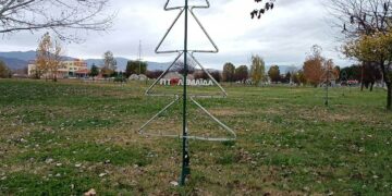 Επί ποδός βρίσκονται τα συνεργεία του Δήμου Εορδαίας “ντύνοντας” στα γιορτινά την πόλη της Πτολεμαΐδας! (της Κούλας Πουλασιχίδου)