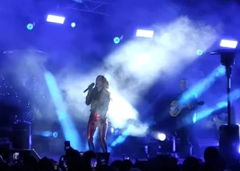 Καστοριά: Κοσμοπλημμύρα στη συναυλία της Δέσποινας Βανδή