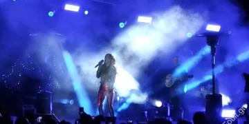 Καστοριά: Κοσμοπλημμύρα στη συναυλία της Δέσποινας Βανδή