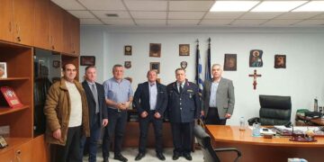 Η Πατριωτική Ένωση δίπλα στον Έλληνα αστυνομικό – επίσκεψη στην ΓΑΔΘ 