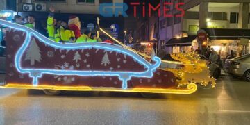 Ο Άη Βασίλης βγήκε βόλτα με… έλκηθρο στην Τσιμισκή (VIDEO)