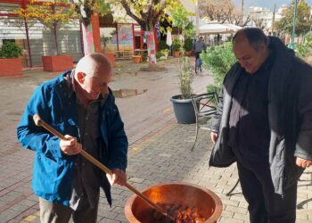 Συμβαίνει τώρα: Ψήνουν παραδοσιακή τσιγαρίδα για 14η χρονιά στο Times Cafe  στην Πτολεμαΐδα (φώτο-βίντεο)