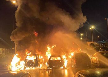 Αλεξανδρούπολη: Φωτιά στο πάρκινγκ του αεροδρομίου