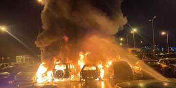 Αλεξανδρούπολη: Φωτιά στο πάρκινγκ του αεροδρομίου