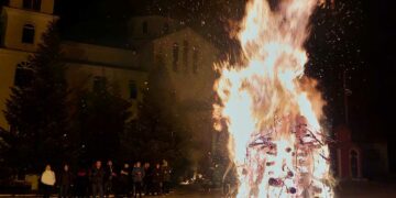 Το έθιμο “Κόλλιαντα Μπάμπω” αναβιώνει απόψε στην Ασβεστόπετρα!!!