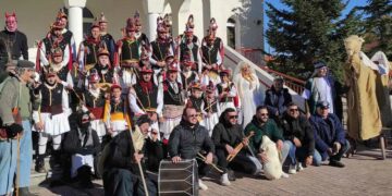 Αναβίωσε το έθιμο “Κοτζαμάνια” στην Ασβεστόπετρα τη δεύτερη μέρα των Χριστουγέννων
