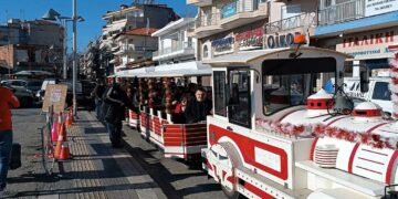 Παραμονή Πρωτοχρονιάς και το τρενάκι του Δήμου Εορδαίας ” σφυρίζει ” στην εορταστική Πτολεμαΐδα ! ( της Κούλας Πουλασιχίδου )