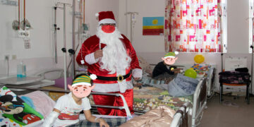 Άγιος Βασίλης μοίρασε δώρα στην Παιδιατρική κλινική του Γ. Ν. Κοζάνης με την υποστήριξη του Ιπποκράτη Κοζάνης (βίντεο)