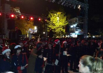 ΔΕΙΤΕ LIVE το άναμμα του χριστουγεννιάτικου δέντρου στην Πτολεμαΐδα