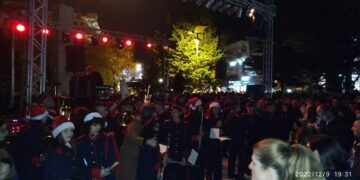 ΔΕΙΤΕ LIVE το άναμμα του χριστουγεννιάτικου δέντρου στην Πτολεμαΐδα