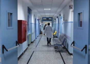 Ανεμβολίαστοι υγειονομικοί: Ποιο είναι το σχέδιο επιστροφή τους στο ΕΣΥ