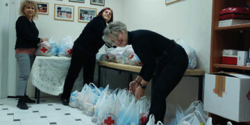 Χριστουγεννιάτικη δράση Π.Τ. ΕΕΣ Πτολεμαΐδας για τη στήριξη ευάλωτων ομάδων,  μέσω διανομής ειδών διατροφής