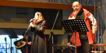 Δήμος Φλώρινας: Με λαϊκή βραδιά συνεχίστηκαν οι Χριστουγεννιάτικες εκδηλώσεις (video – φωτογραφίες)