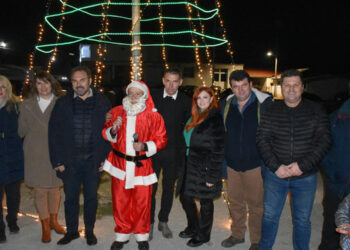 Δήμος Φλώρινας: Με θεατρική παράσταση από το ΚΔΑΠ Πειραματικού και παραδοσιακή βραδιά στο Αμμοχώρι συνεχίστηκαν οι Χριστουγεννιάτικες εκδηλώσεις (φωτογραφίες)
