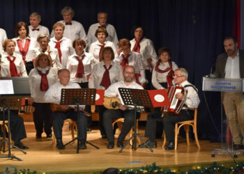 Δήμος Φλώρινας: Με την χορωδία του ΚΑΠΗ και το Ωδείο συνεχίστηκαν οι Χριστουγεννιάτικες εκδηλώσεις (βίντεο & φωτογραφίες)