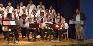 Δήμος Φλώρινας: Με την χορωδία του ΚΑΠΗ και το Ωδείο συνεχίστηκαν οι Χριστουγεννιάτικες εκδηλώσεις (βίντεο & φωτογραφίες)