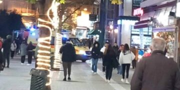 Γυναίκα “πνίγηκε” τρώγοντας σουβλάκι σε κεντρικό μαγαζί της Κοζάνης-Την έσωσε αστυνομικός σε υπηρεσία