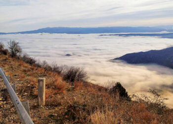 Εντυπωσιακές φωτογραφίες από ομιχλώδης τοπία σε περιοχές του Αμυνταίου σήμερα το πρωί