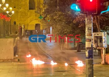 Θεσσαλονίκη-ΤΩΡΑ: Βόμβες μολότοφ, πετροπόλεμος και η «Αύρα»